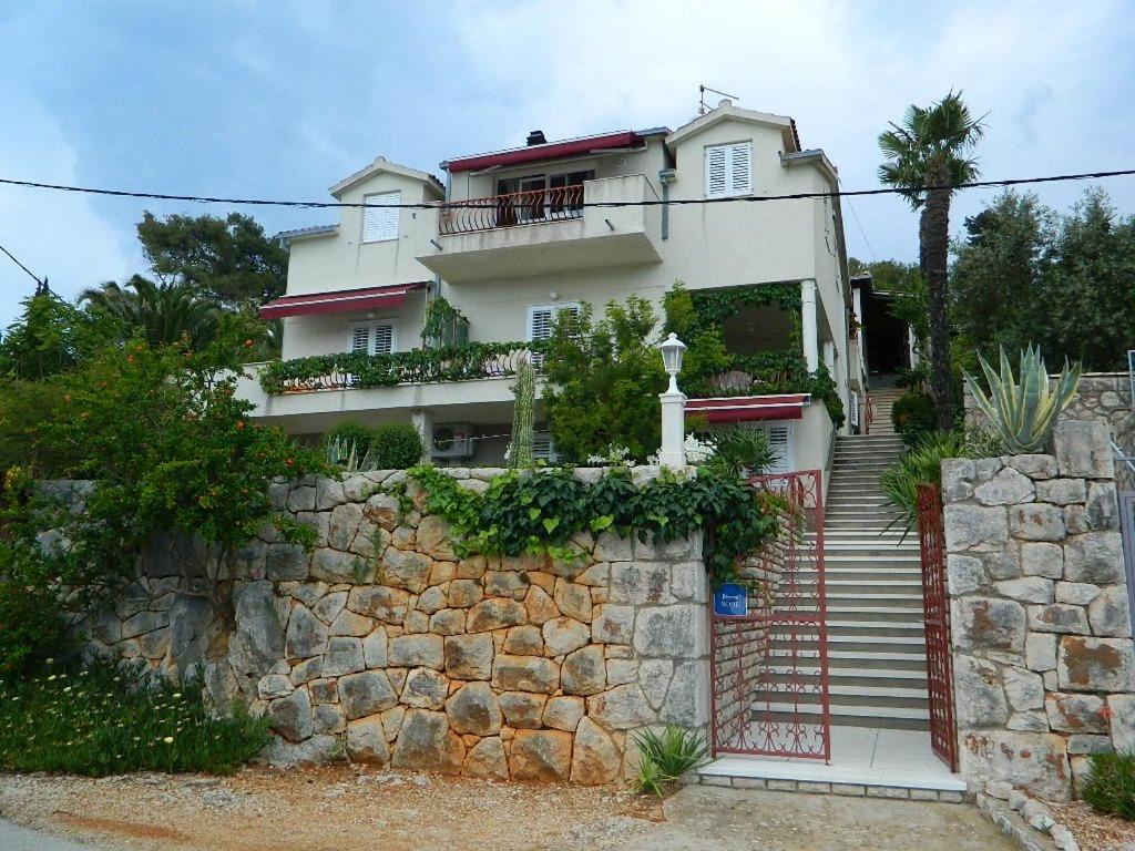 Apartments And Rooms Darinka Vrboska Exterior foto