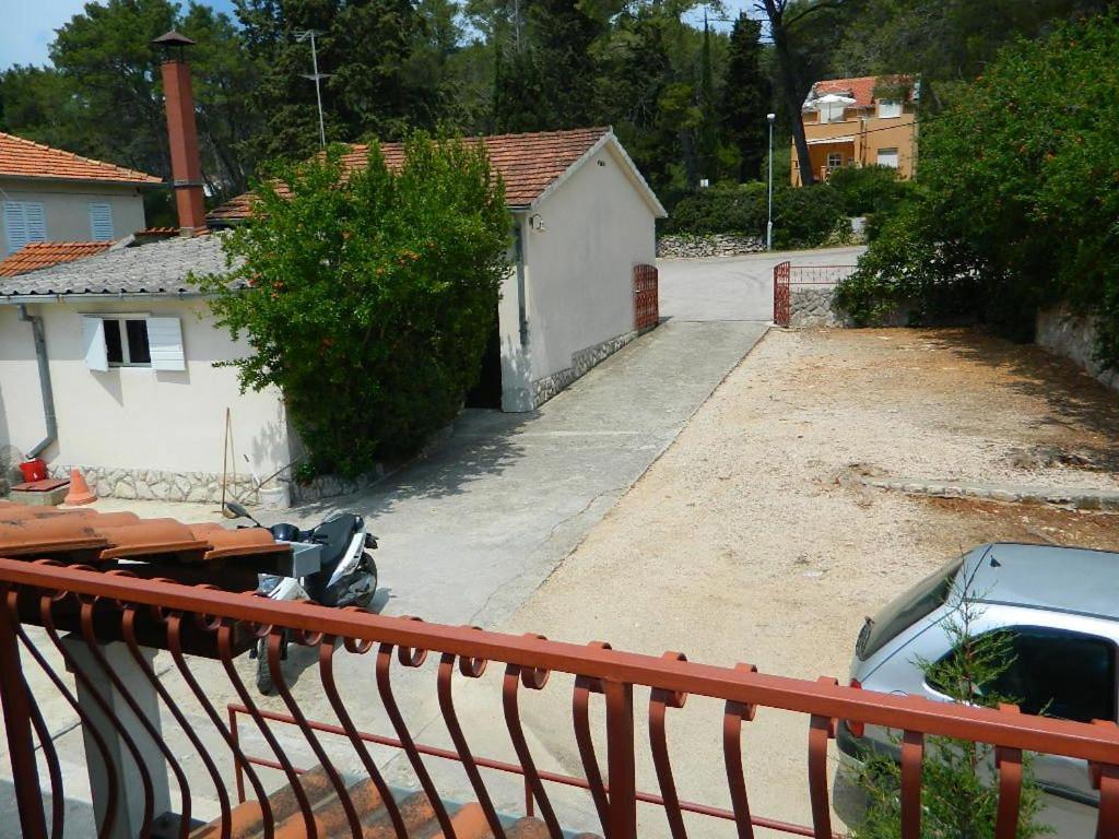Apartments And Rooms Darinka Vrboska Exterior foto
