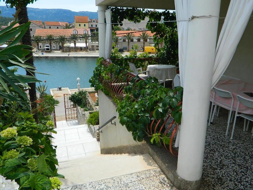 Apartments And Rooms Darinka Vrboska Exterior foto