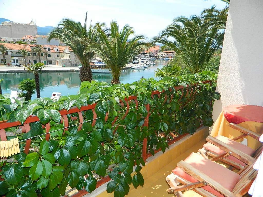 Apartments And Rooms Darinka Vrboska Exterior foto