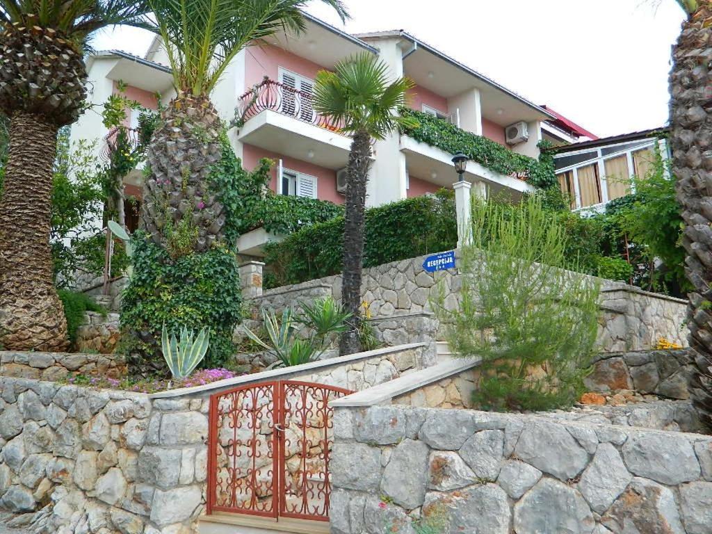 Apartments And Rooms Darinka Vrboska Exterior foto