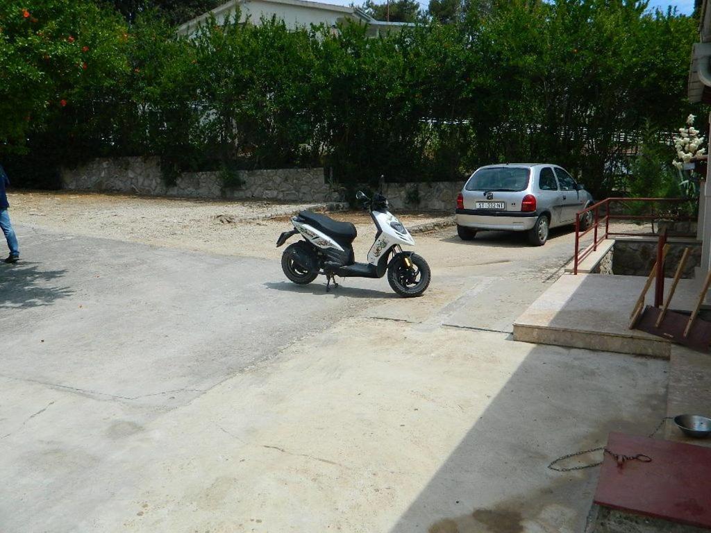 Apartments And Rooms Darinka Vrboska Exterior foto