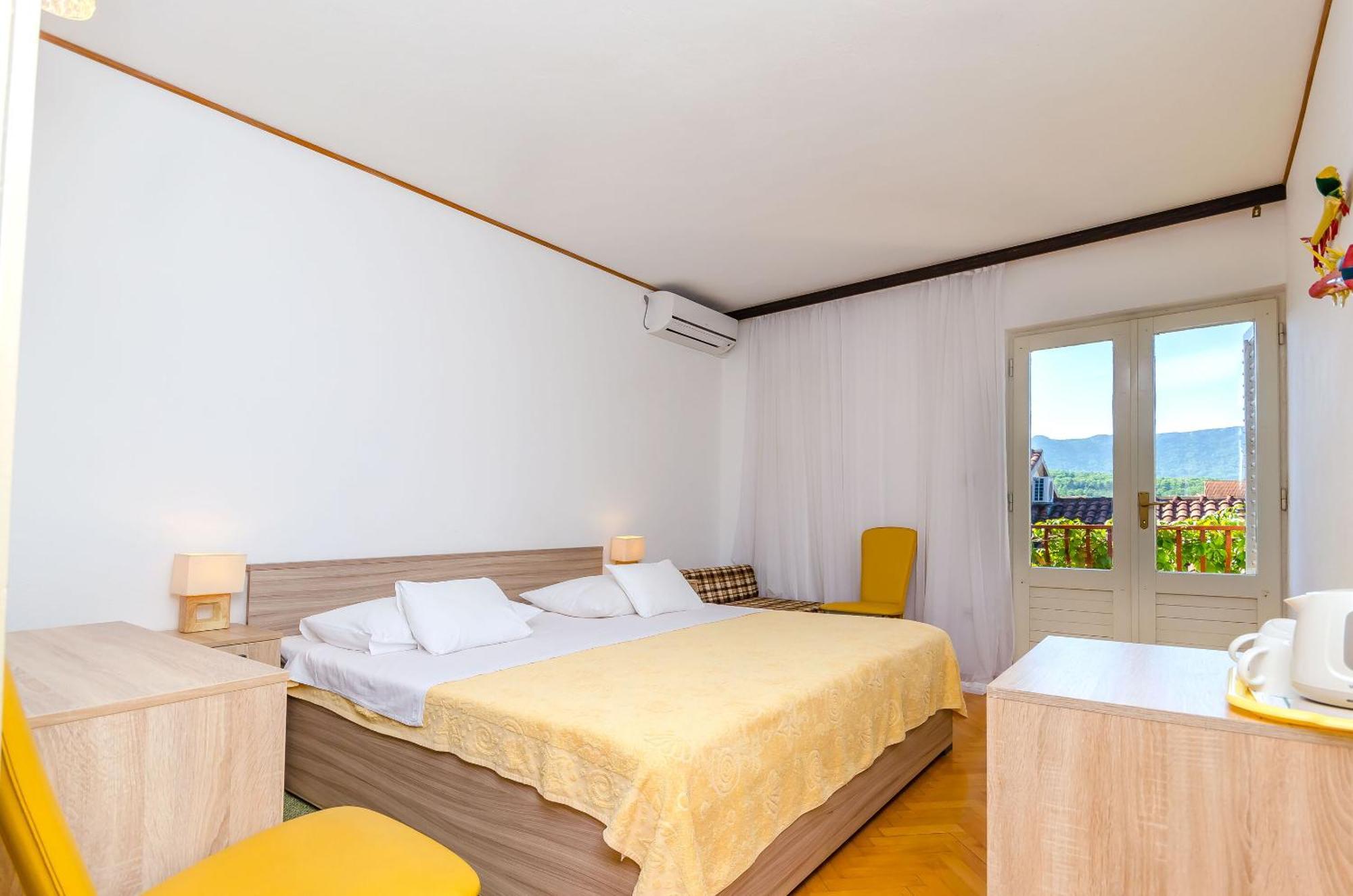 Apartments And Rooms Darinka Vrboska Exterior foto