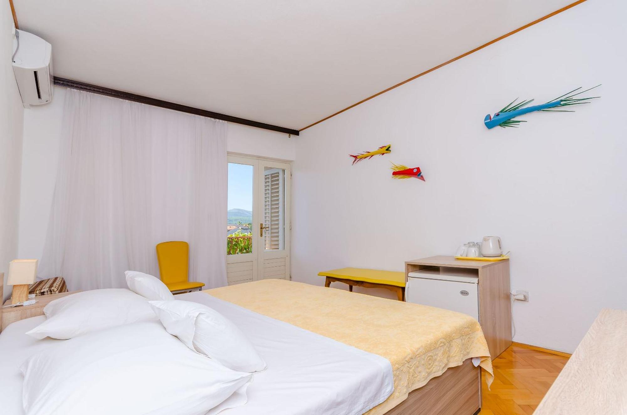 Apartments And Rooms Darinka Vrboska Exterior foto