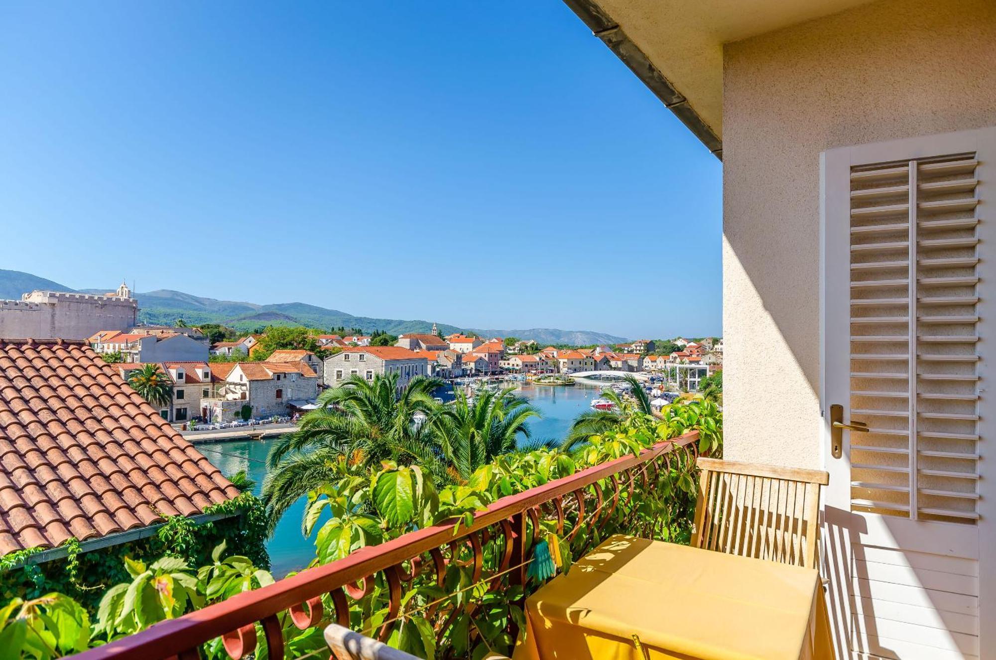 Apartments And Rooms Darinka Vrboska Exterior foto