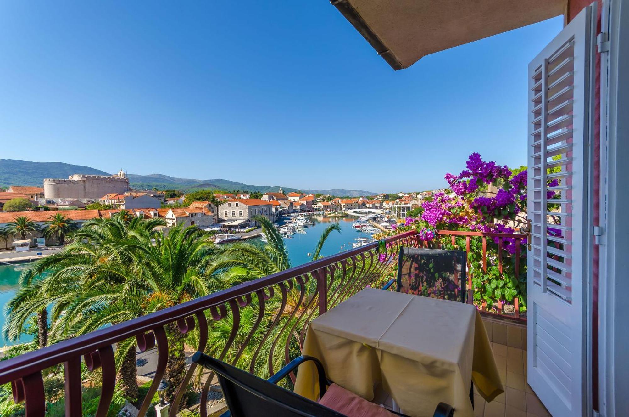 Apartments And Rooms Darinka Vrboska Exterior foto